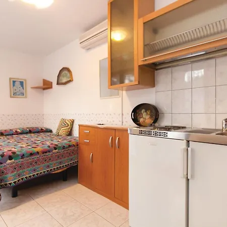 3 Bedroom Lovely In Vodnjan