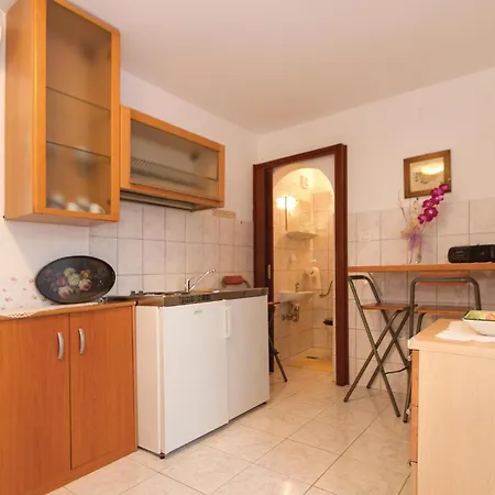 Apartman Lxxi *