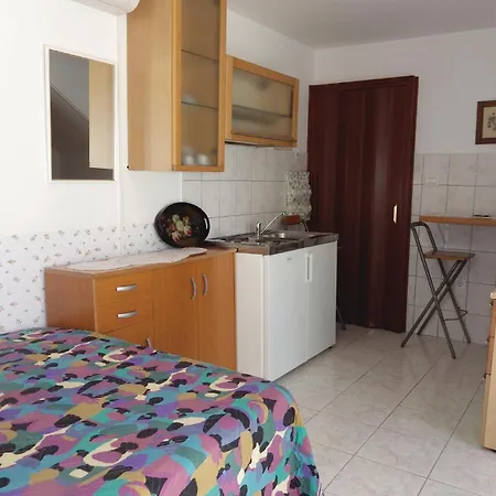 Apartman Lxxi *